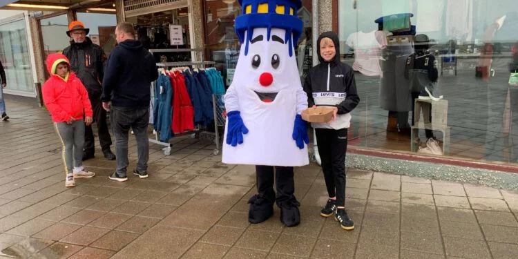 Frede Fyrtårn er mascot hos Hirtshals Handel & Erhverv. Foto: Arkiv.