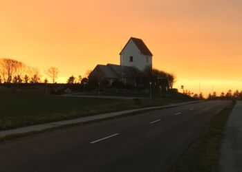 Horne Kirke i solnedgang september 2020. Foto: Liselotte Wiemer.