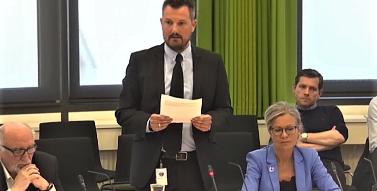 Thomas Klimek (S) i byrådssalen hos Hjørring Kommune. Foto: Arkiv.