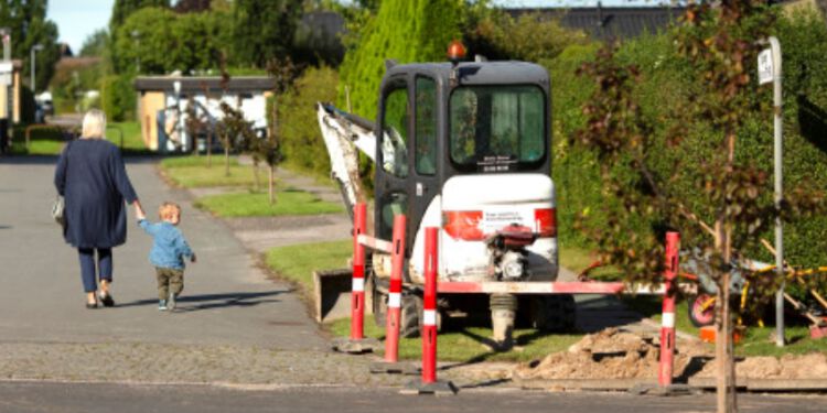 Fibernet under nedgravning. Foto: Arkiv.