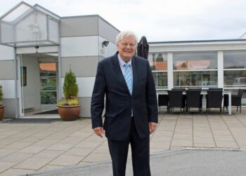 Bjarne Hastrup fra Ældre Sagen under et besøg på Havbakken i Tornby. Foto (arkiv): Kurt Prentow.