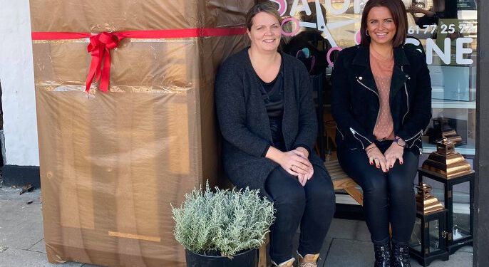 Stine til venstre og til højre Signe.