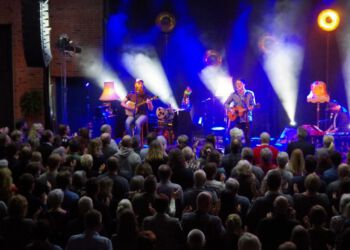 Foto (arkiv): Jonah Blacksmith gav i februar 2018 koncert på Nordsøen Ocenarium.