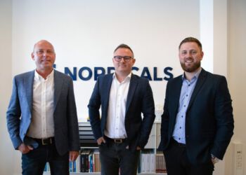 Henrik Adamsen (t.v.), Tommy Fuglsang og Simon Wiehl (t.h.) har store planer for erhvervsmarkedet i Vendsyssel, hvor stærke netværk og fagligheder i top skal åbne nye døre – lokalt og nationalt.