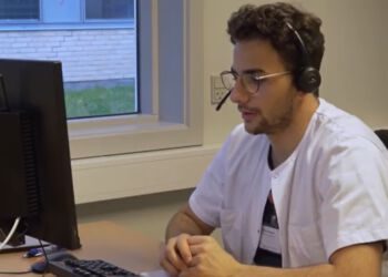 Mange nordjyder gør brug af coronahotline. Det letter presset hos praktiserende læger.Foto: Christian Pedersen.