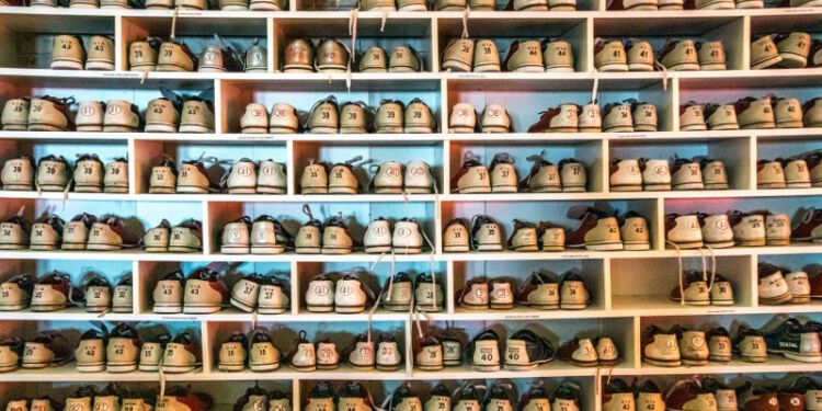 Dette er ikke et foto fra Katakomberne i Rom, men alligevel en slags Lit de Parade over sport og samvær pro tempore...