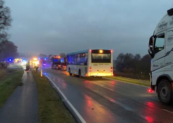 Hjørringvej har været spærret i begge retninger, oplyser vagtchef hos Nordjyllands Politi. Foto: Per Frank Paulsen.
