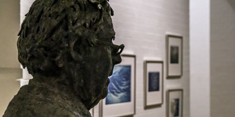 Svend Engelund i bronze af Helge Holmskov. Foto (arkiv): Elling.