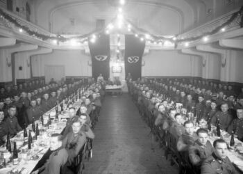 Tyske soldater holder jul i teatersalen på Hotel du Nord i Hjørring, 1940.