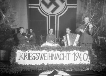 Tyske soldater holder jul i teatersalen på Hotel du Nord i Hjørring, 1940.