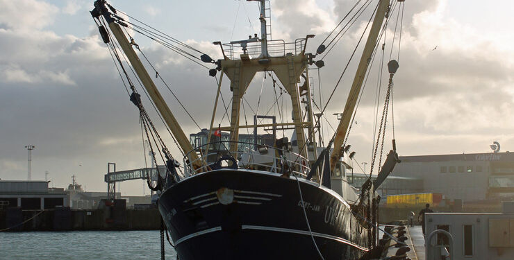 Bomtrawler ved kaj i Hirtshals Havn. Foto (arkiv): Kurt Prentow.