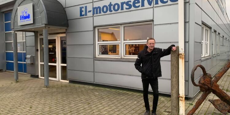 Flemming_Schaltz foran Hirtshals EL-motorservice. Foto (arkiv): Niels Skipper.