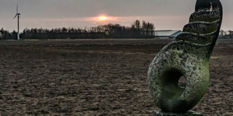 En sprække i himlen varsler på sigt lysere dage, men onsdag også gråt og regn.... Foto (arkiv): Elling.
