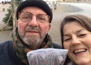 Inger Mortensen med honninghjerte og gemalen Ole Monty.