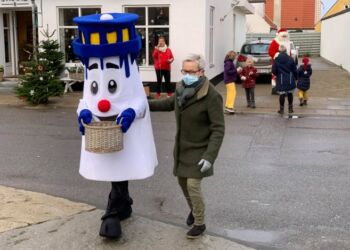 Formand Dorthe Schaltz har tidligere båret mundbind ved et arrangement, hvor alle gældende restriktioner også blev sikret overholdt hos Hirtshals Handel & Erhverv. Foto: Arkiv.