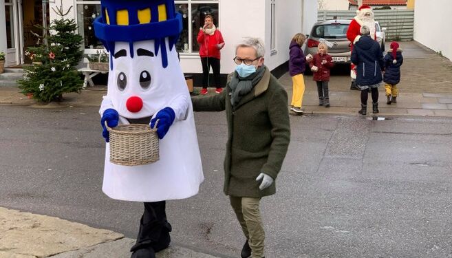 Formand Dorthe Schaltz har tidligere båret mundbind ved et arrangement, hvor alle gældende restriktioner også blev sikret overholdt hos Hirtshals Handel & Erhverv. Foto: Arkiv.