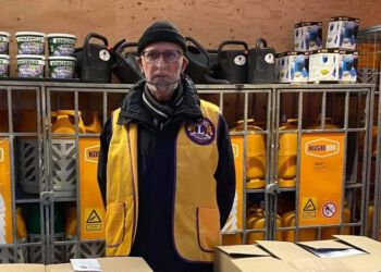 Mogens Mortensen fra Lions stod klar hos SPAR på Margrethevej i Hirtshals.