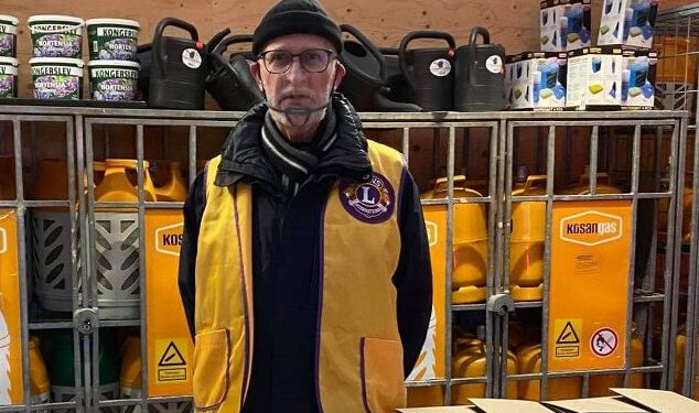 Mogens Mortensen fra Lions stod klar hos SPAR på Margrethevej i Hirtshals.