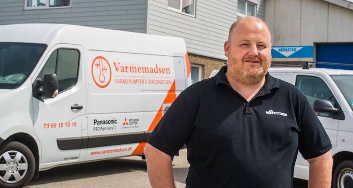 Direktør Jens Lund Madsen ved af virksomhedens domicil på Hirtshals Havn.