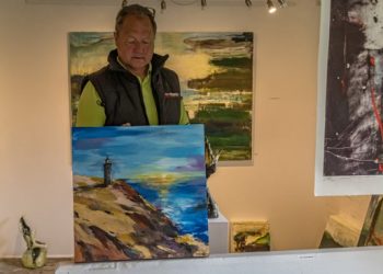 Kim Bernhard Tornby i galleriet ved Tversted. Foto (arkiv): Elling.