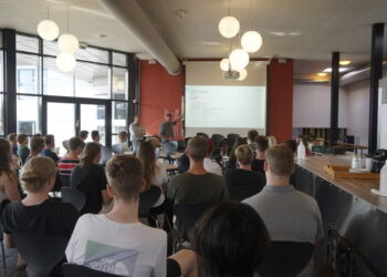 Brüel Systems i Hjørring havde i august 2020 besøg af en htx-klasse fra EUC Nord. Foto: Arkiv.