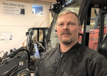 Michael Nielsen i Multivikarens domicil i den tidligere kommunale materielgård i Tårs.
