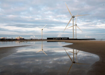 Vindmøller på Hirtshals Havn. Foto (arkiv): Kurt Prentow.