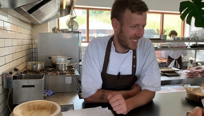 Køkkenchef Simon Emil Schiøtt Christensen på Restaurant Abstrakt. Foto: Arkiv.