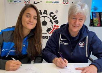 Elena Sadiku og direktør Jette Andersen.