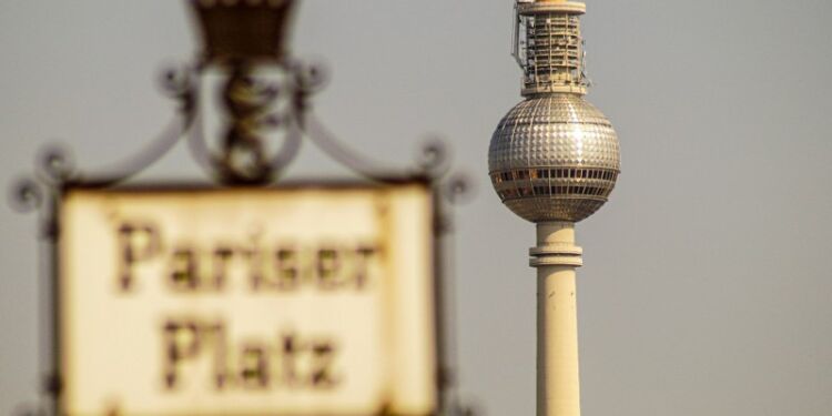 Udsigt til Honeckers Kreuz og Fernsehturm...