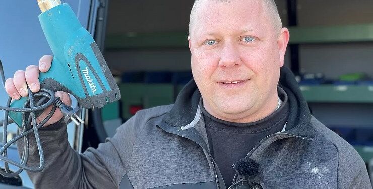 VVS-montør Brian Bo Rosenkilde Nielsen fra Hjørring VVS. Foto: Robert Bedsted/TV2 Nord.