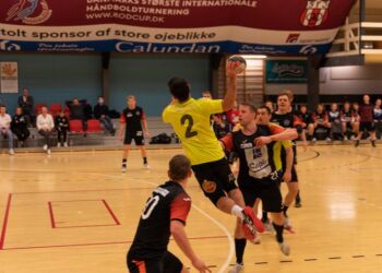 Daniel Holmen (nr. 2) var en velspillende topscorer for Elitesport Vendsyssel i Herning. Arkivfoto: Casper Nellemann.