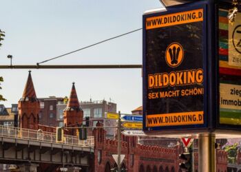 Mangfoldighed ved Oberbaumbrücke i Berlin...