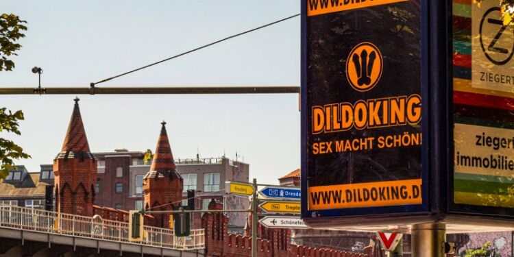 Mangfoldighed ved Oberbaumbrücke i Berlin...