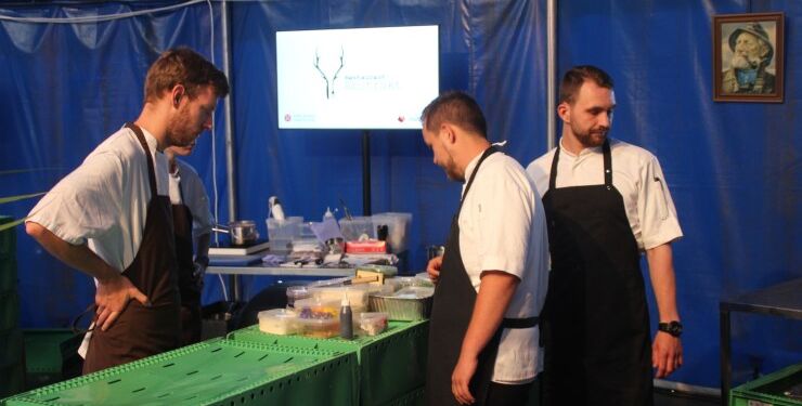 Simon Emil Schiøtt Christensen fra Restaurant Abstrakt ved Local Cooking til Hirtshals Fiskefestival. Foto: Arkiv.
