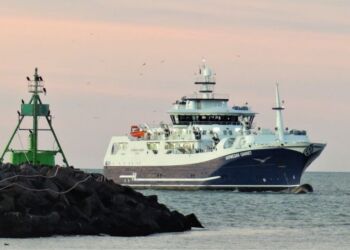 Norwegian Gannet anløber Hirtshals Havn med laks fra Norge. Foto (arkiv): Preben Andersen.