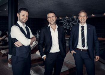 Direktør Brian Fabricius (t.v.), Jacob Risgaard og salgs- og marketingchef John Guldhammer Olesen skal fremover i fællesskab sikre, at Hotel Viking bliver en endnu større succes, end det i forvejen er.