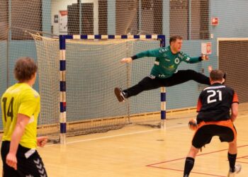 Magnus Raakjær kan forvente en travl lørdag aften i Elitesport Vendsyssels mål. Foto: Casper Nellemann.