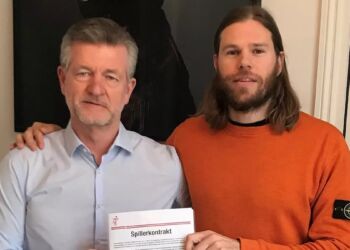 Direktør  Jan Larsen og Mikkel Hansen. Foto: Aalborg Håndbold.