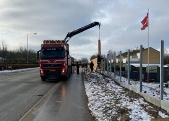 Billedet mangler kun et Vendebrog ved siden af Dannebrog, hvormed det kunne have henvist til Pilbygs herkomst i det nordvestlige Vendsysse.