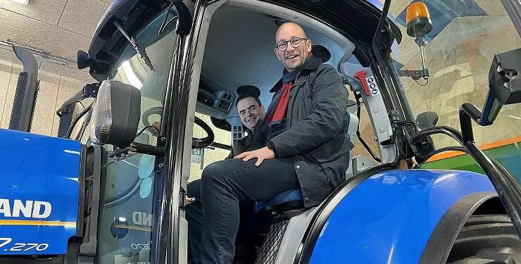 Fødevareminister Rasmus Prehn på besøg i Hjallerup. Foto (arkiv): Mogens Jørgensen/TV2 Nord.