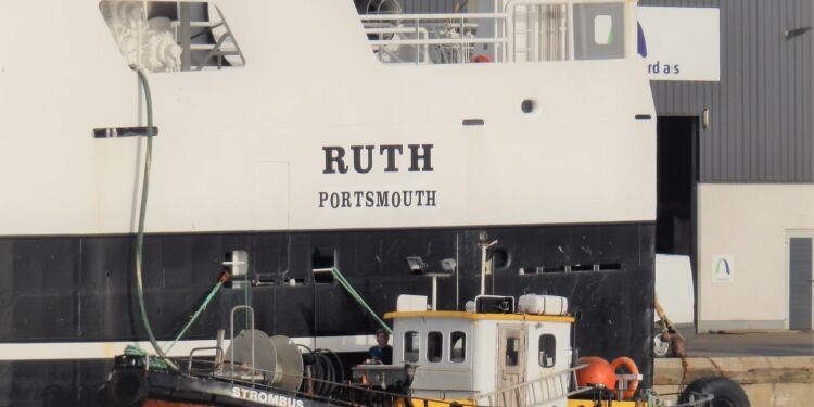 Ruth bunkrer i Hirtshals Havn før afgang med kurs mod Portsmouth i Den Dominicanske Republik. Foto: Preben Andersen.