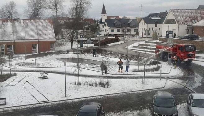 Falck har skabt en skøjtebane ved biblioteket i Sindal.