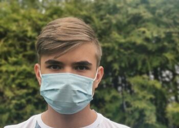 Livet som ung forbindes ofte med fart, fester og fællesskaber. Men hvordan ser livet ud, når alt dette pludselig lukker ned som følge af Covid 19 pandemien? Foto: Pixabay.