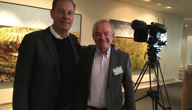 Kaj Schlie (tv) fra Seafood Danmark sammen med journalist Hasse Boe. Foto: Arkiv.