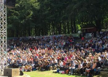 Hjørring Sommerspil har haft succes med skuespil og musicals i Sct. Knuds Kilde. Foto: Arkiv.