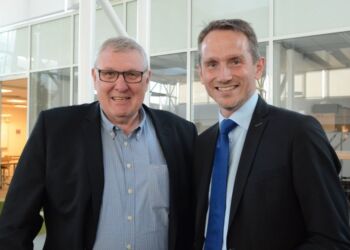 Kristian Jensen ses her i selskab med Jørgen Christensen, som er gruppeformand for Venstre i Hjørring Kommune. Foto (arkiv): Privat.