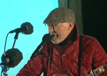 Lars Jakobsen spillede ved Flytningen af Rubjerg Knude Fyr i efteråret 2019.