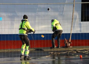 Fortjningerne gik lørdag formiddag hurtigt igen for Norrönas afsejling mod læ i Aalbæk Bugt. Foto: Niels Skipper.