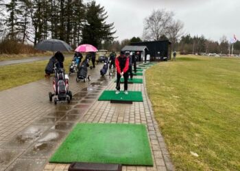 Der varmes op forud for turneringen.